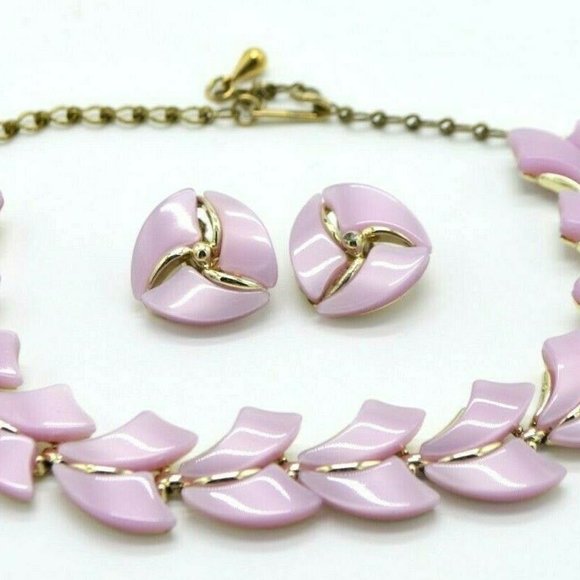 Claudette Jewelry - Claudette Pink Thermoset Gold Tone Mid Century Set